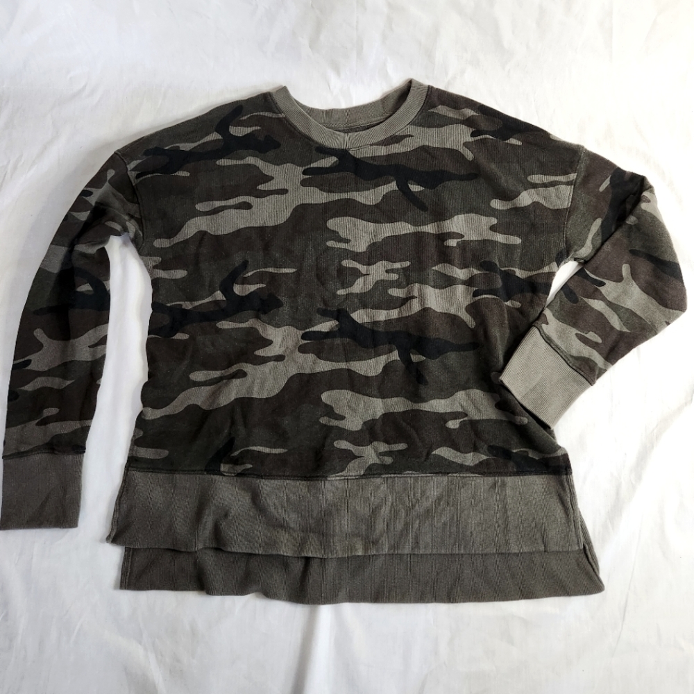 TIME AND TRU Green Camo Long Sleeve Sweater Size Medium 8-10